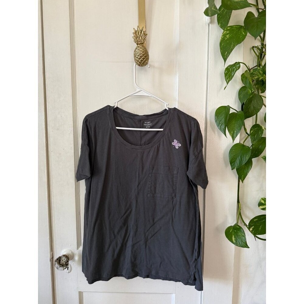 Old Navy boyfriend woman size medium butterfly T-shirt